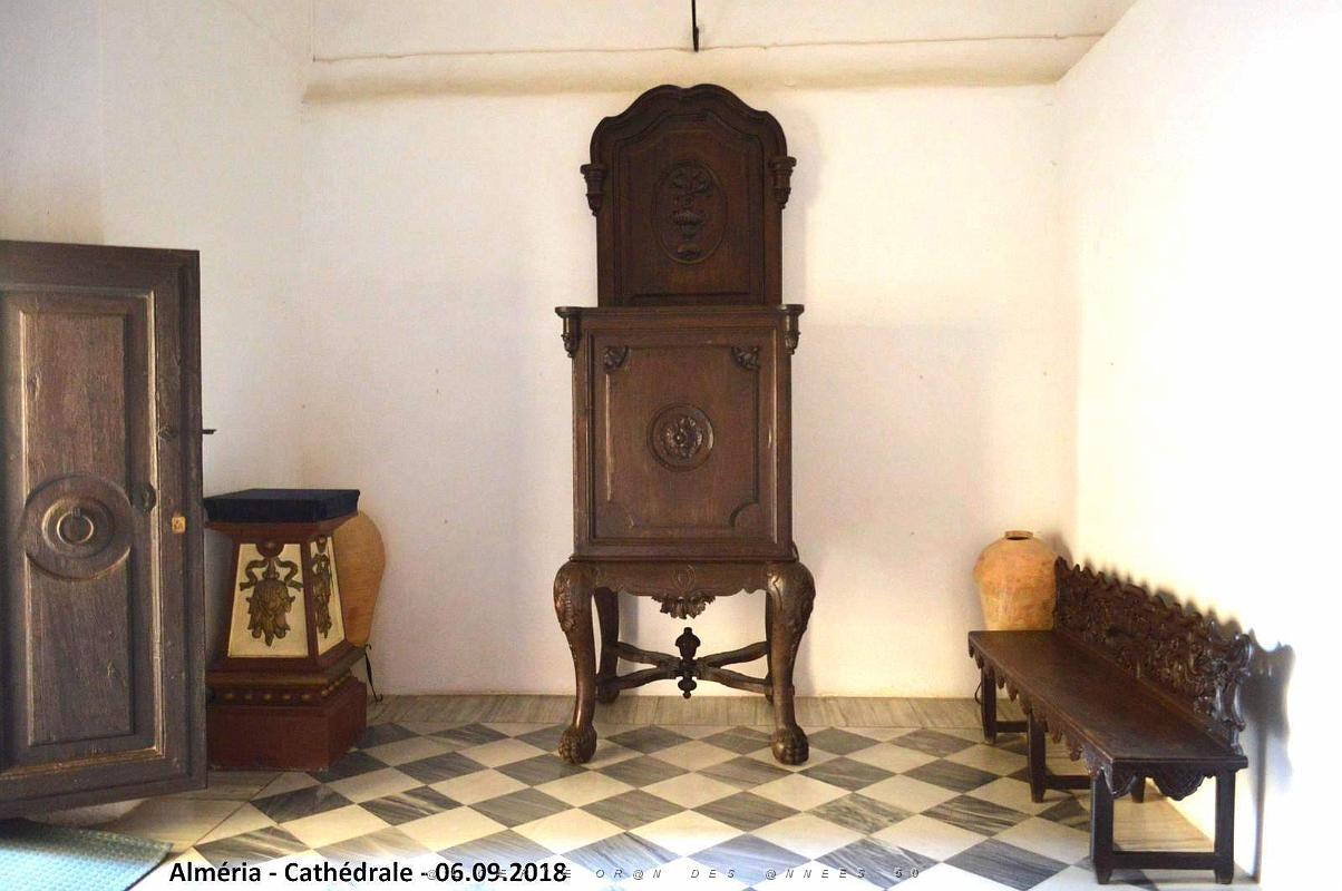 28 LA CATHEDRALE ET LE FORTERESSE DE L INCARNATION (37).JPG